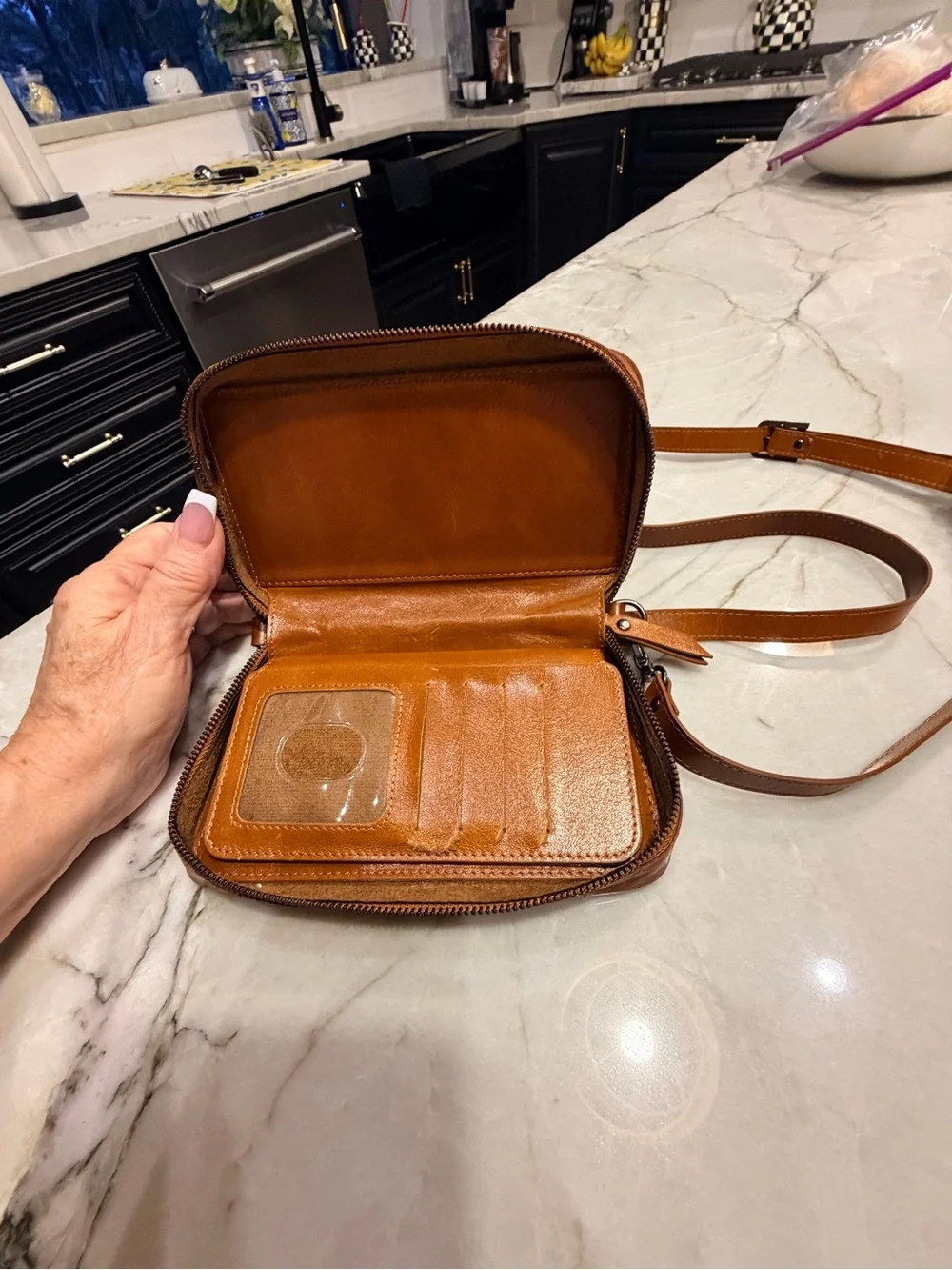 Vintage Leather Crossbody Bag in Brown - Classic Womens Shoulder Bag
